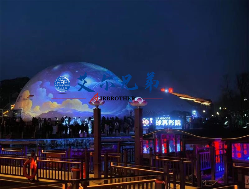 白色星球氣膜建筑，沉浸式觀影體驗